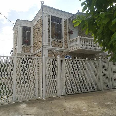 Apartment On Dzhonua Street Sukhumi Exterior photo